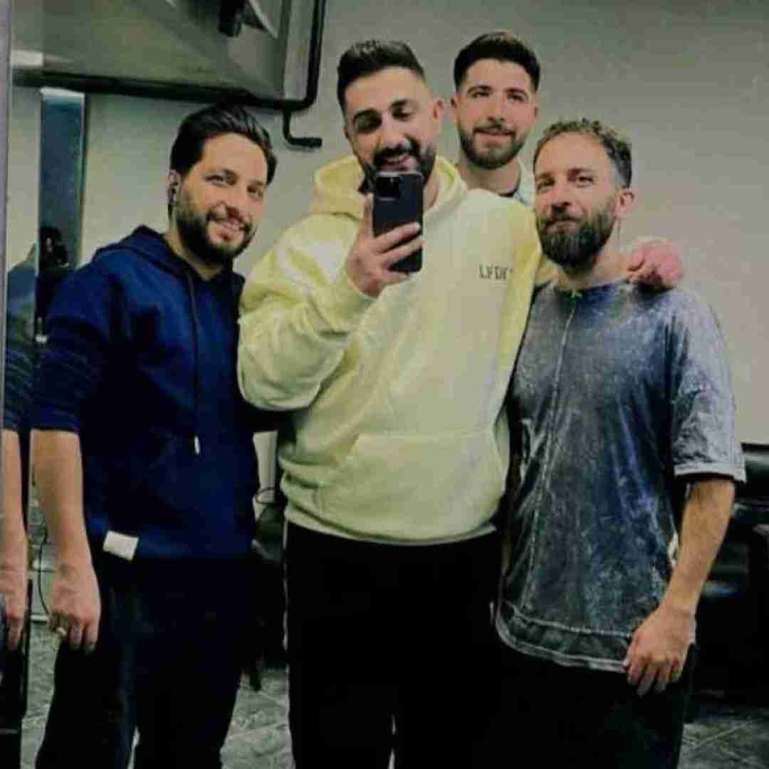 محمد امیری چقد هرزه و لجنی دسمه نگیر برو بمیر