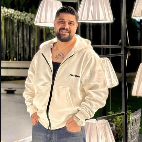 مجتبی زمانی برنو‌ بر دوش