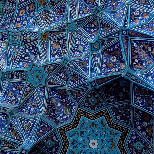  زنده موندم ولی با یه مرده هیچ فرقی من ندارم