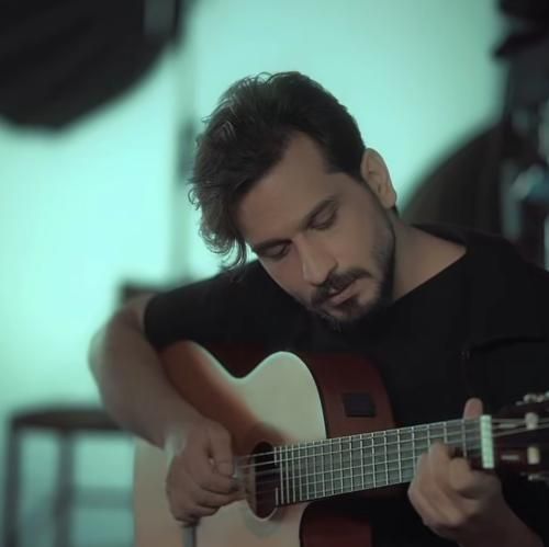 شاهین راستین برام لالایی میخونه صداش تو کوچه